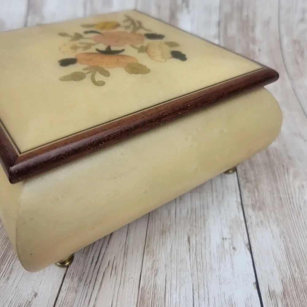 Vintage Reuge White Inlaid Wood Floral Jewelry Musical Box C'est Si Bon Italy
